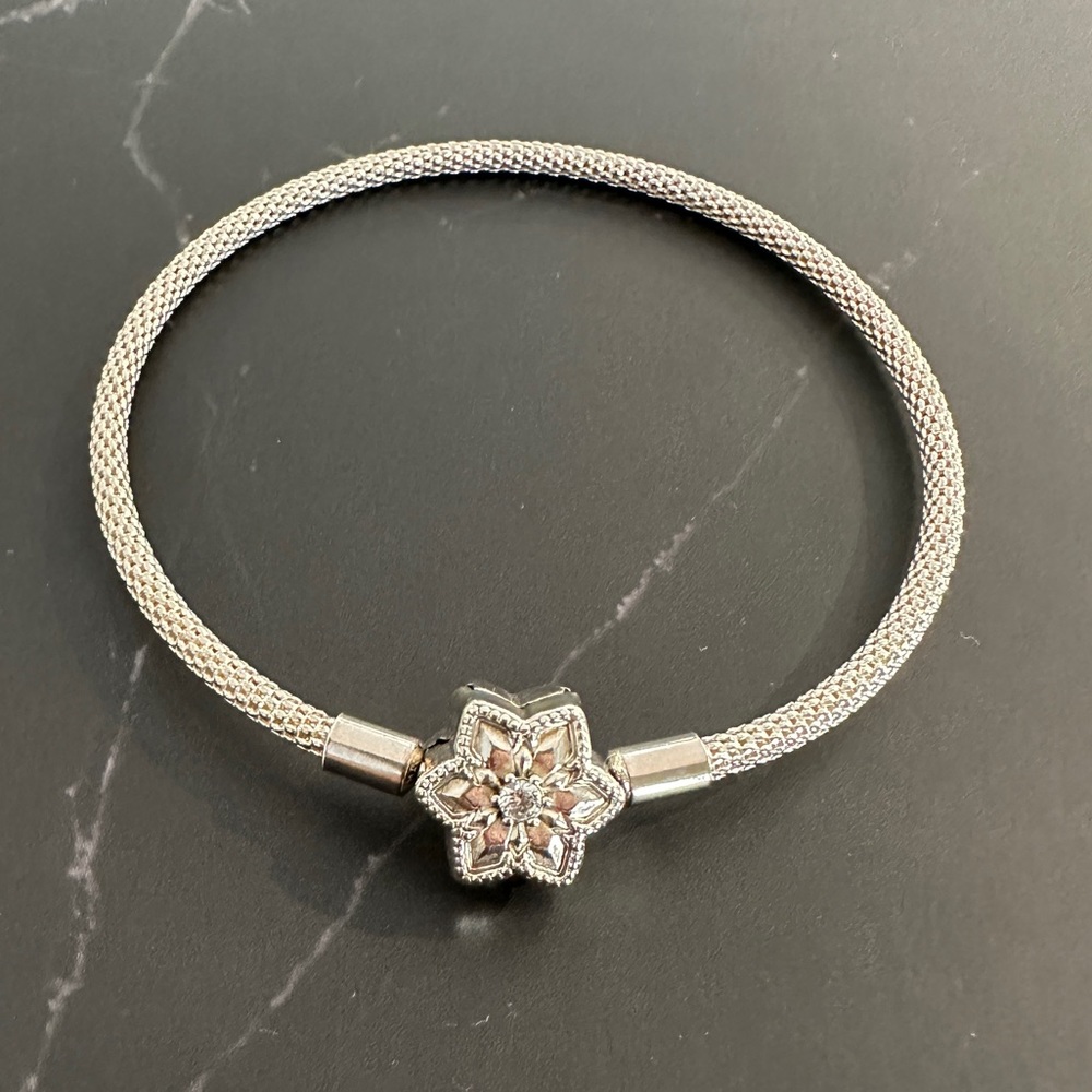 Authentic Pandora Silver Shine Bright Snowflake Bracelet 598616C01-19